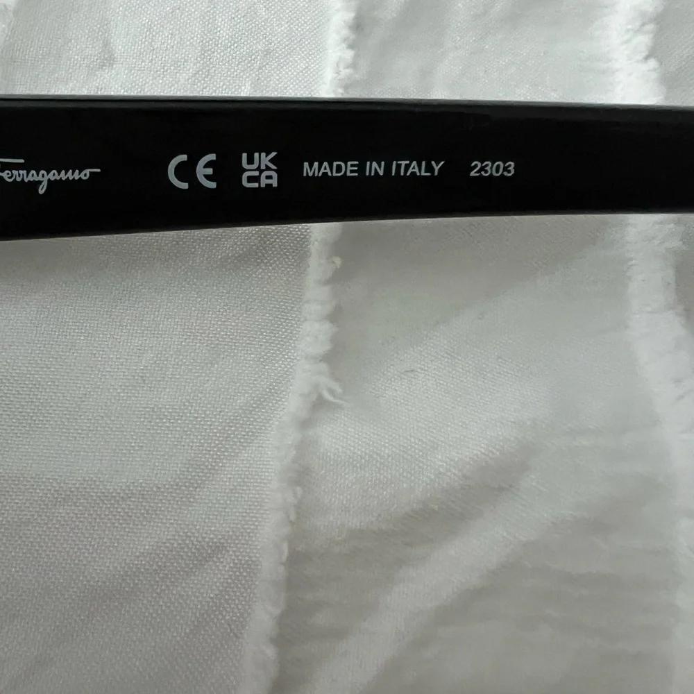 BRAND NEW! Ferragamo Sunglasses made in Italy - Picture 7 of 8